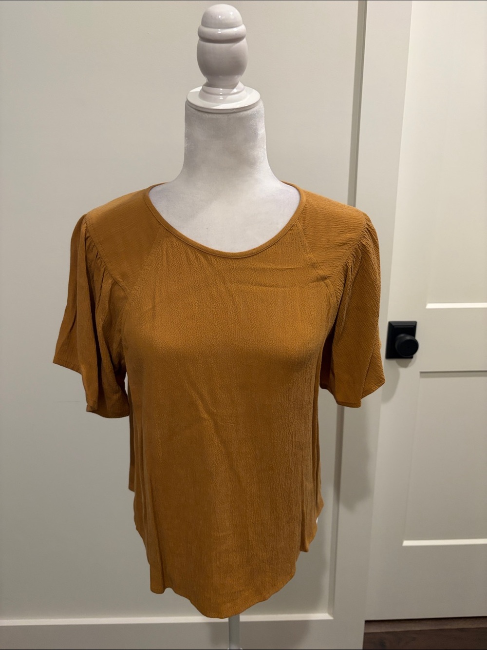 New With Tags Evereve Roan & Ryan Cali Ruffle Woven Tee Sz M